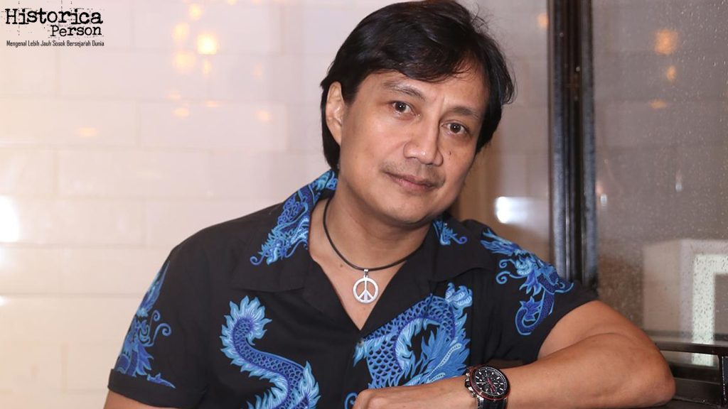 Katon Bagaskara dan 5 Lagu Ikonik yang Masih Melekat di Hati 3 Katon Bagaskara dan 5 Lagu Ikonik yang Masih Melekat di Hati