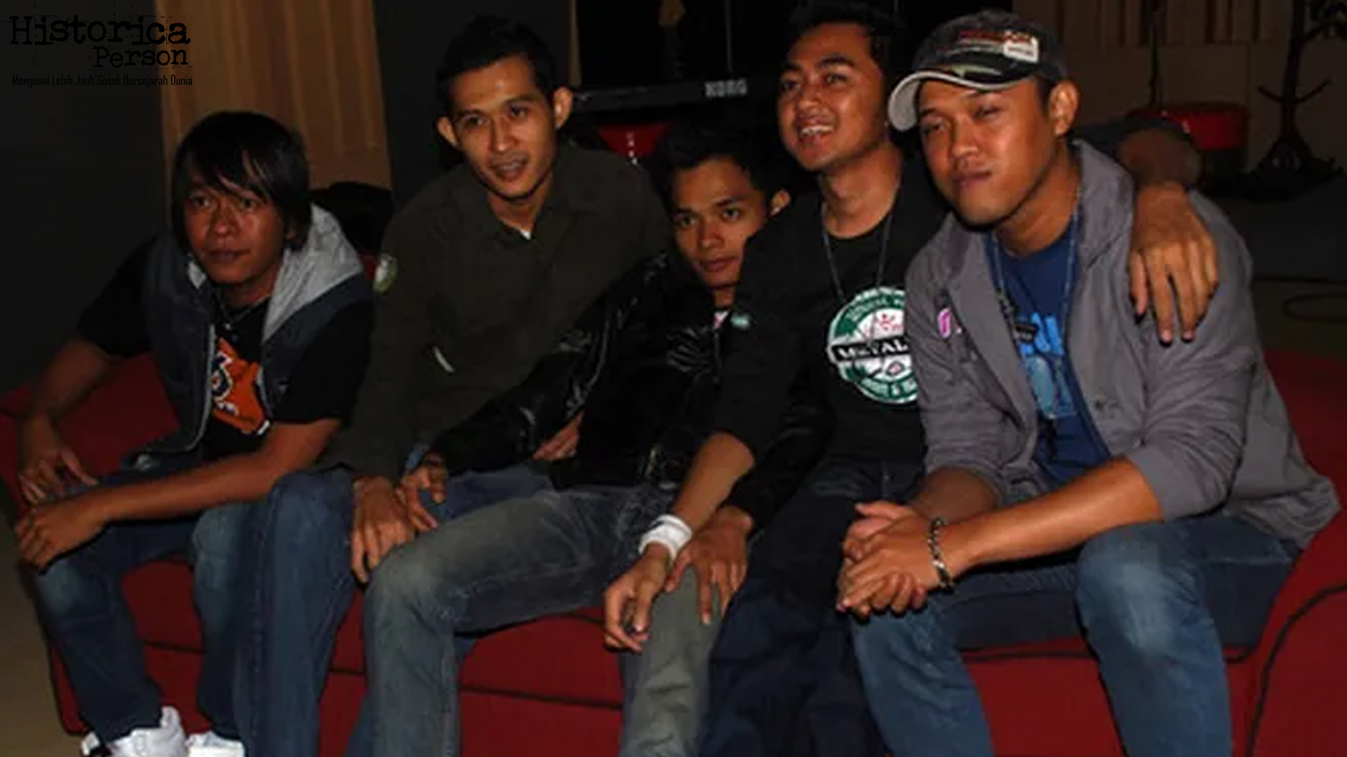 Kisah Inspiratif Penyanyi Wayang Band dan 3 Momen Penting 4 Kisah Inspiratif Penyanyi Wayang Band dan 3 Momen Penting