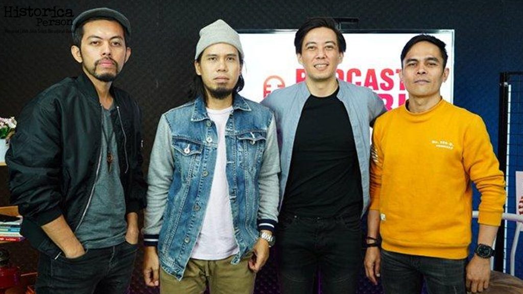 Suara Emas Penyanyi Drive Band dalam 3 Lagu Hits Terpopuler 3 Suara Emas Penyanyi Drive Band dalam 3 Lagu Hits Terpopuler