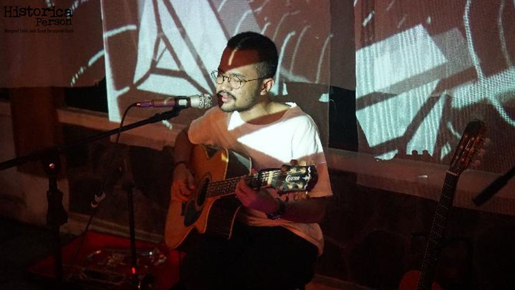 Hagai Batara: 4 Perubahan Gaya Musik yang Membuatnya Unik 3 Hagai Batara: 4 Perubahan Gaya Musik yang Membuatnya Unik