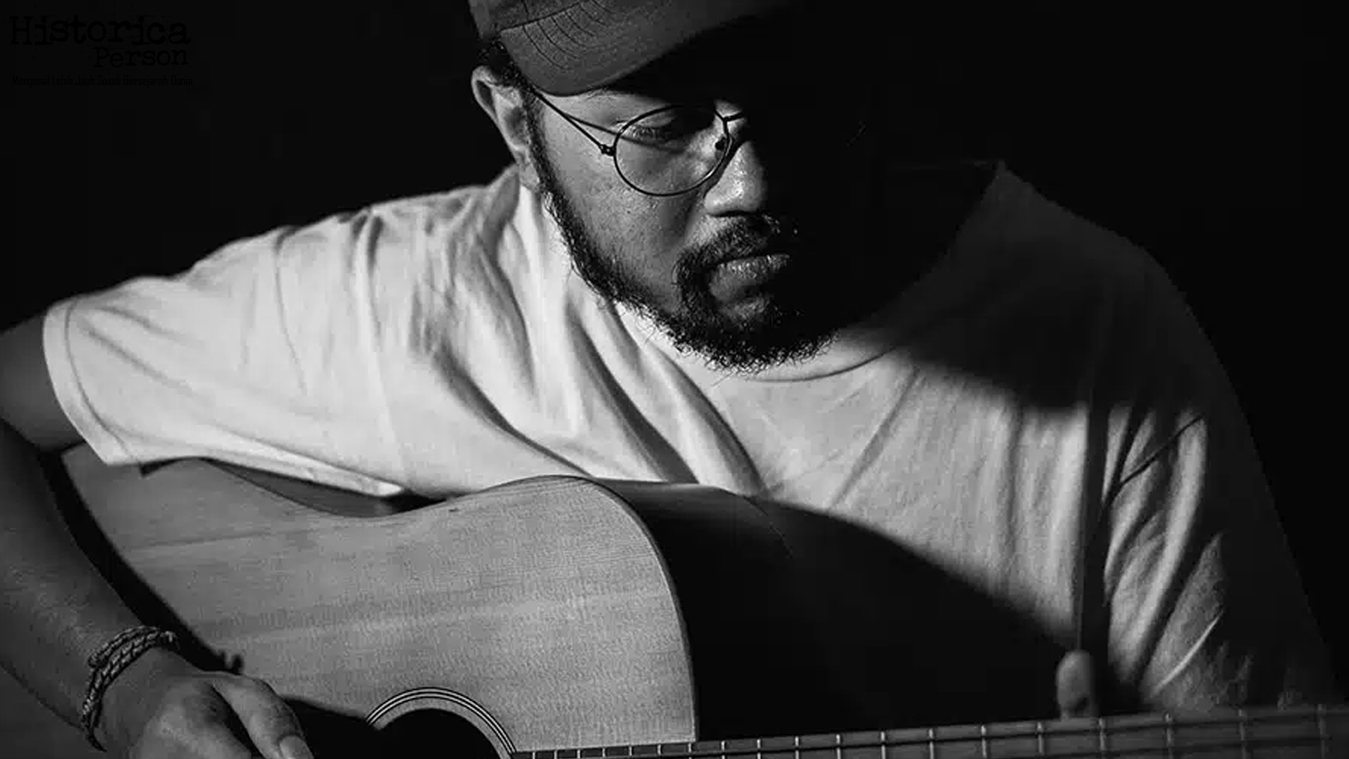 Hagai Batara: 4 Perubahan Gaya Musik yang Membuatnya Unik 4 Hagai Batara: 4 Perubahan Gaya Musik yang Membuatnya Unik