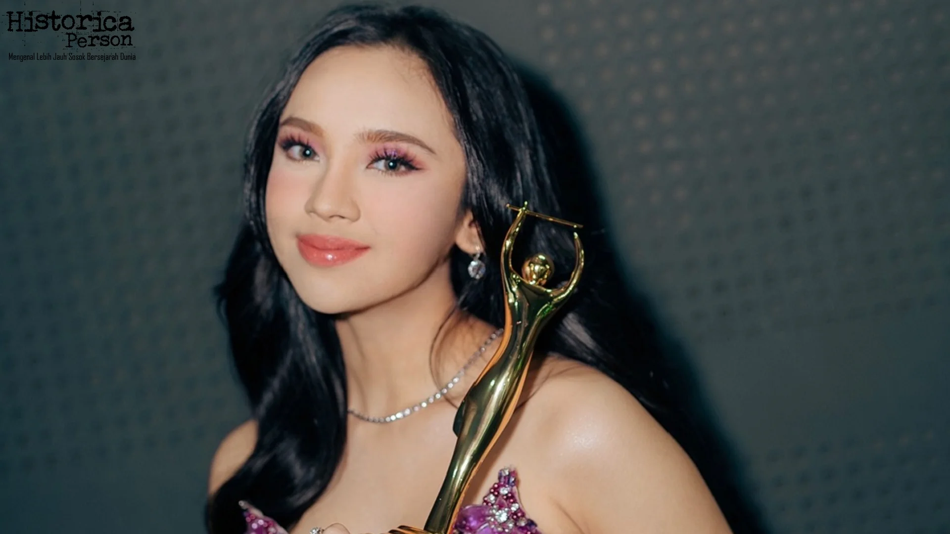 Penyanyi Lyodra Ginting Tampilkan 4 Momen Baru Karier yang Inspiratif 2 Penyanyi Lyodra Ginting Tampilkan 4 Momen Baru Karier yang Inspiratif