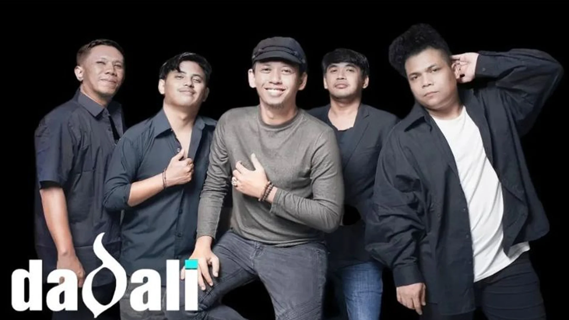 Menikmati 4 Album Dadali Band yang Wajib Didengar Pecinta Musik 4 Menikmati 4 Album Dadali Band yang Wajib Didengar Pecinta Musik