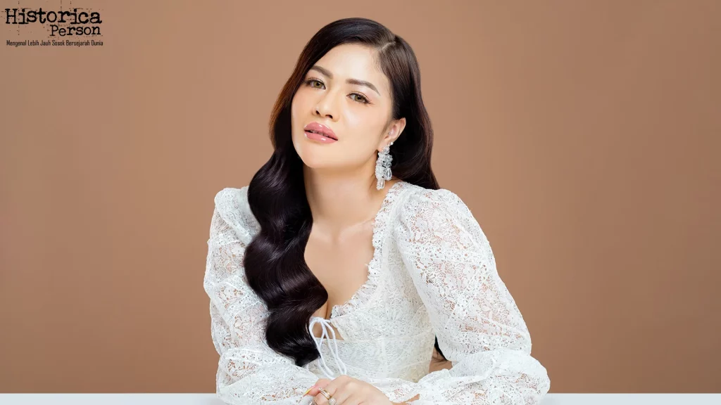 Hesty Aryatura 5 Gaya Bernyanyi Khas Yang Membius Pendengar Megah