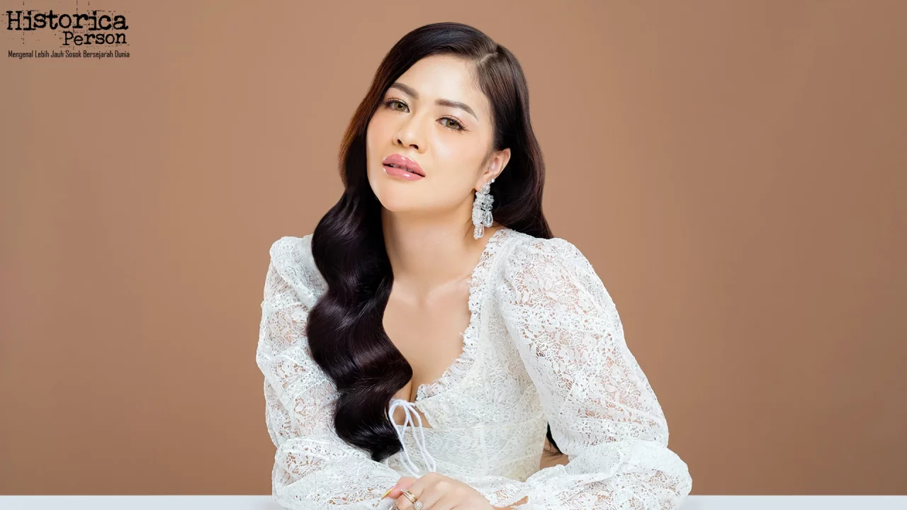 Hesty Aryatura 5 Gaya Bernyanyi Khas Yang Membius Pendengar Megah